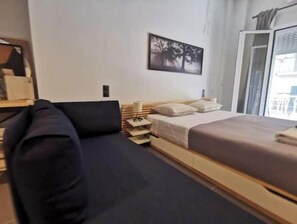 Iron/ironing board, WiFi, bed sheets - HOMOO on the Metro- 500 mpbs WIFI- 10' Monastiraki (Athina)