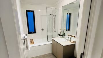 Apartment | Bathroom