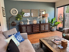 Living room - Spacious 2-bed Townhouse Near Torquay Beach (Torquay)
