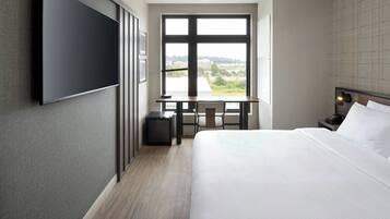 Room, 1 King Bed | Desk, WiFi (free), bed sheets