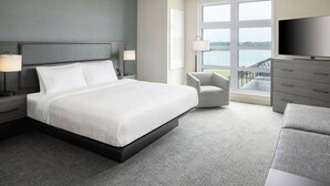 Studiosuite, 1 King-Bett und Schlafsofa | Zimmersafe, Schreibtisch, laptopgeeigneter Arbeitsplatz