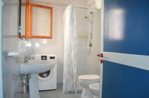 Shower - Apartment 'Ll58 San Foca' with Private Garden (San Foca)