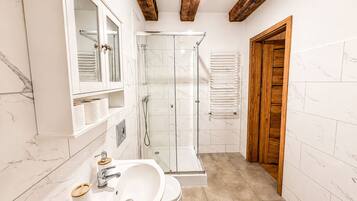 Shower, free toiletries, hair dryer, towels