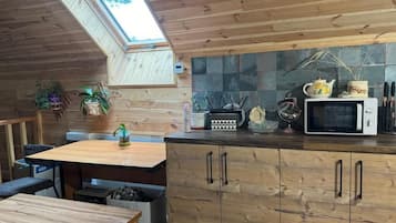 Habitación doble Confort, vista al jardín | Restaurantes