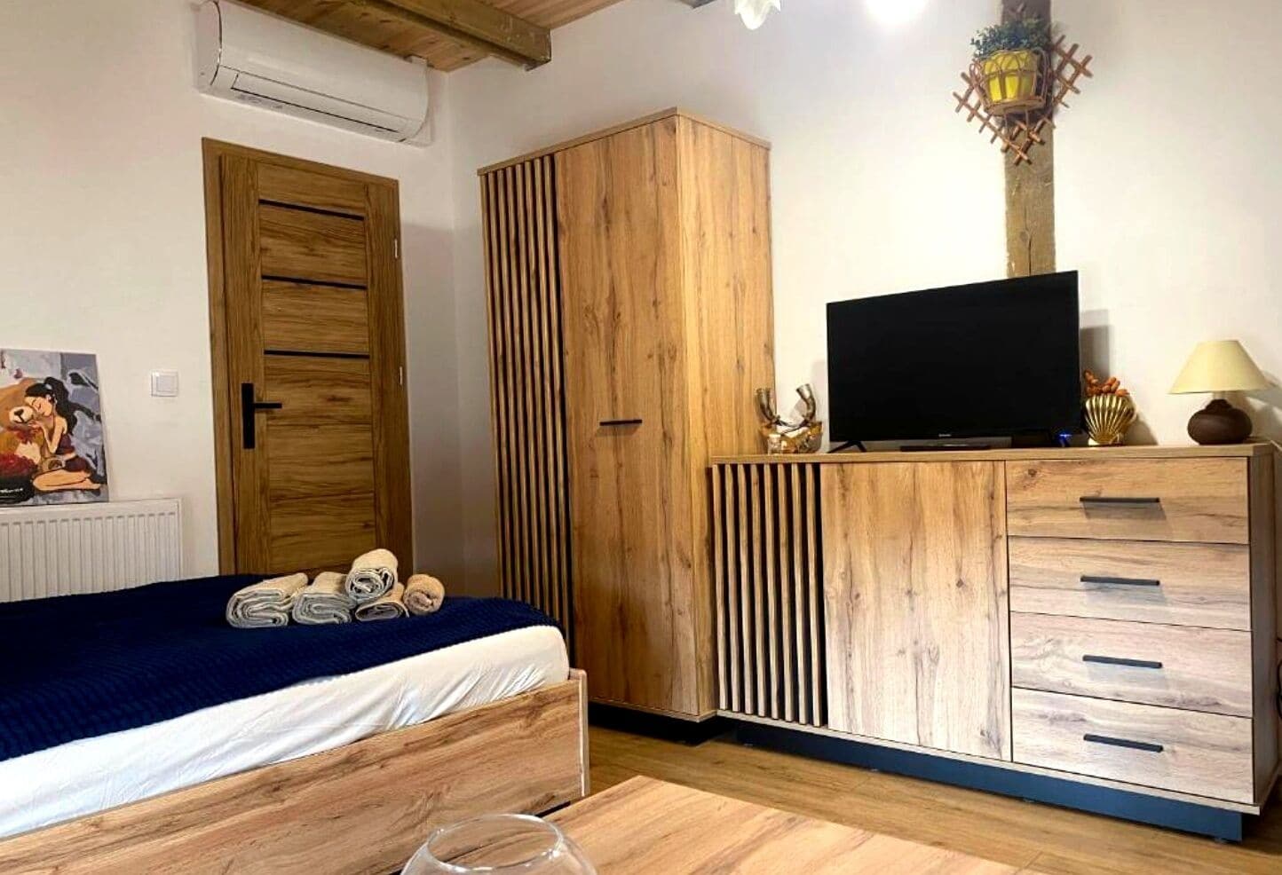 Comfort Double Room | Blackout drapes, iron/ironing board, free WiFi, bed sheets