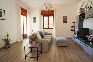 TV - Stunning Sea View Villa - Private Garden & Parking - Near Etna & Taormina (Aci Castello)