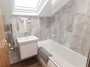 Shower - 8 Millmoor Farm Cottage (Haverfordwest)