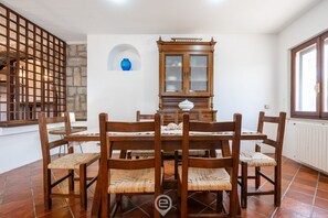 Dining - Casa Sottotorre Beachfront (Calasetta)