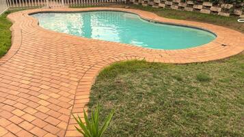 Kolam renang outdoor
