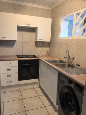 Apartment, 2 Bedrooms, Patio | Laundry - Charming 2-bedroom Apartment in Johannesburg South (Johannesburg)