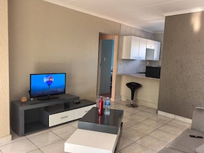 Apartment, 2 Bedrooms, Patio | Living area