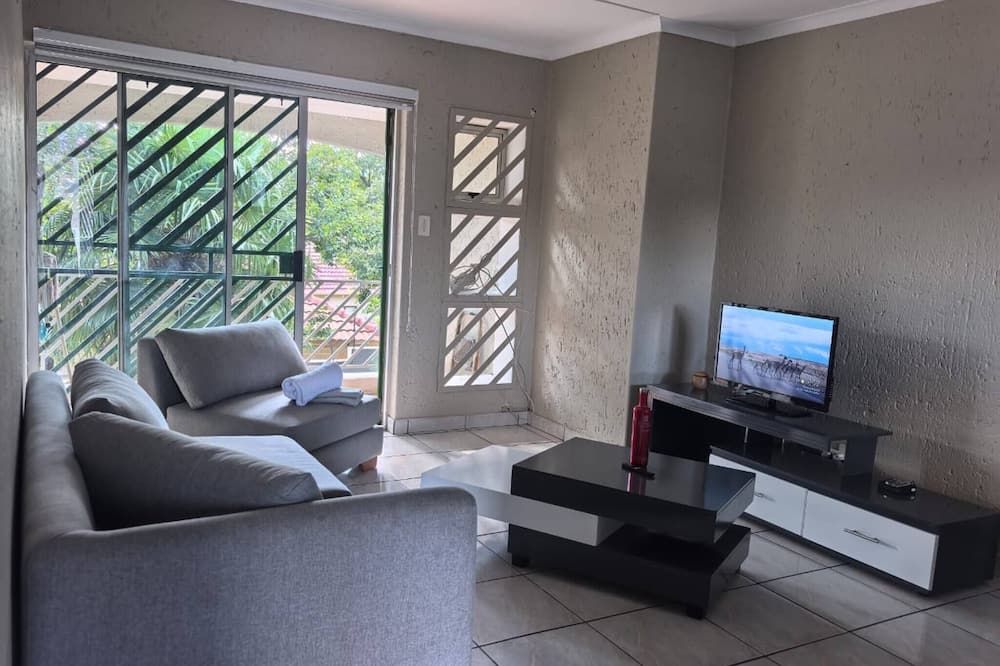 Charming 2-bedroom Apartment in Johannesburg South