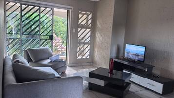 Apartemen, 2 kamar tidur, patio | Ruang keluarga