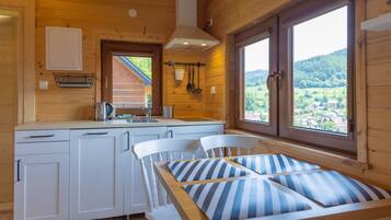 Chalet | Private kitchenette | Fridge, stovetop, dishwasher, coffee/tea maker