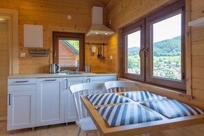 Chalet | Private kitchenette | Fridge, stovetop, dishwasher, coffee/tea maker - Domki Całoroczne Jaga (Muszyna)