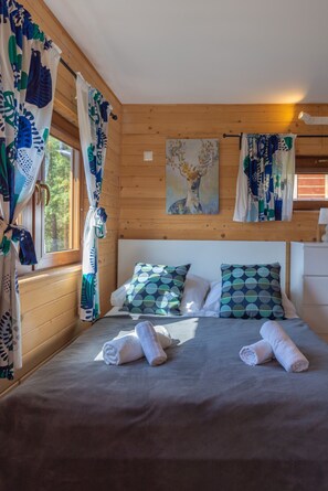 Chalet, vue sur le jardin | Fer et planche à repasser, accès au Wi-Fi (inclus), literie fournie