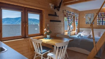 Chalet | Iron/ironing board, free WiFi, bed sheets
