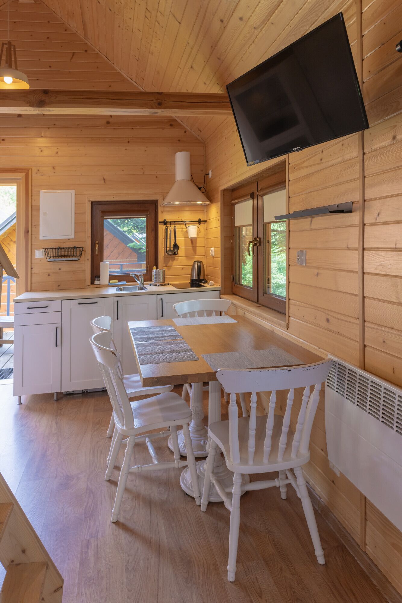 Chalet | Private kitchenette | Fridge, stovetop, dishwasher, coffee/tea maker
