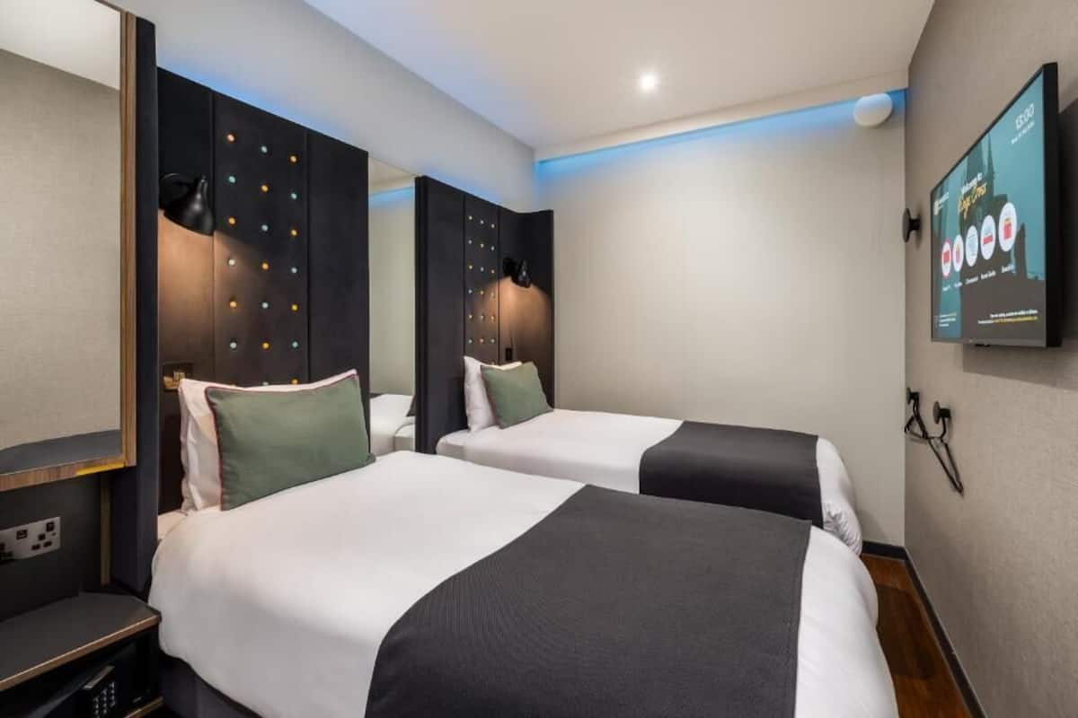 Cosy Twin without Window | Pillow-top beds, desk, laptop workspace, bed sheets