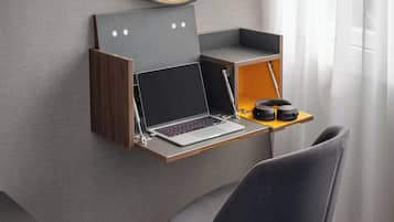 Colchones con pillow-top, escritorio y espacio para trabajar con laptop