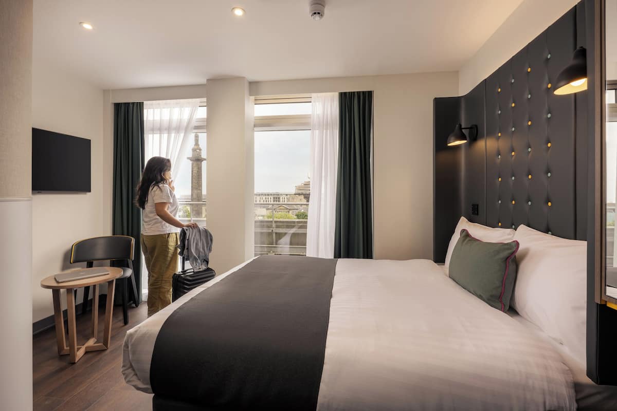  Comfy Double with View | Pillow-top beds, desk, laptop workspace, bed sheets