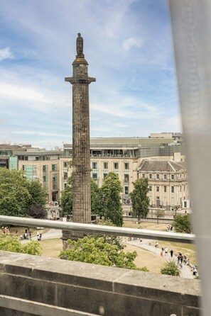 City view from property - Point A Edinburgh St Andrew Square (Edinburgh)