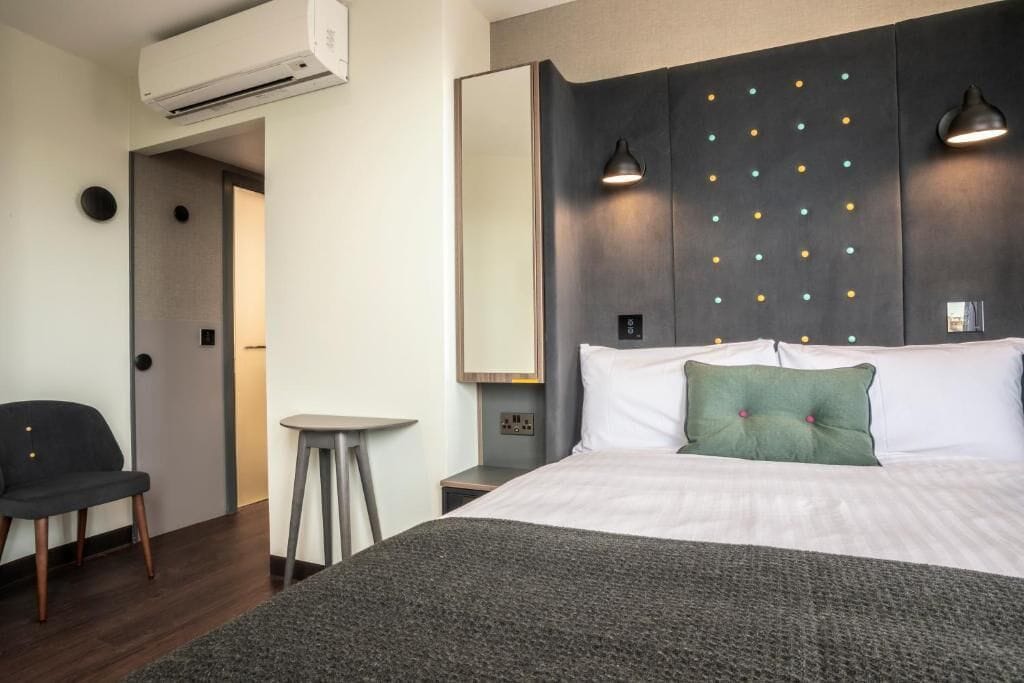 Cosy Double without Window