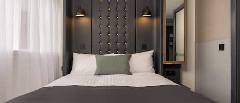 Cosy Double with Window | Pillowtop beds, desk, laptop workspace, bed sheets