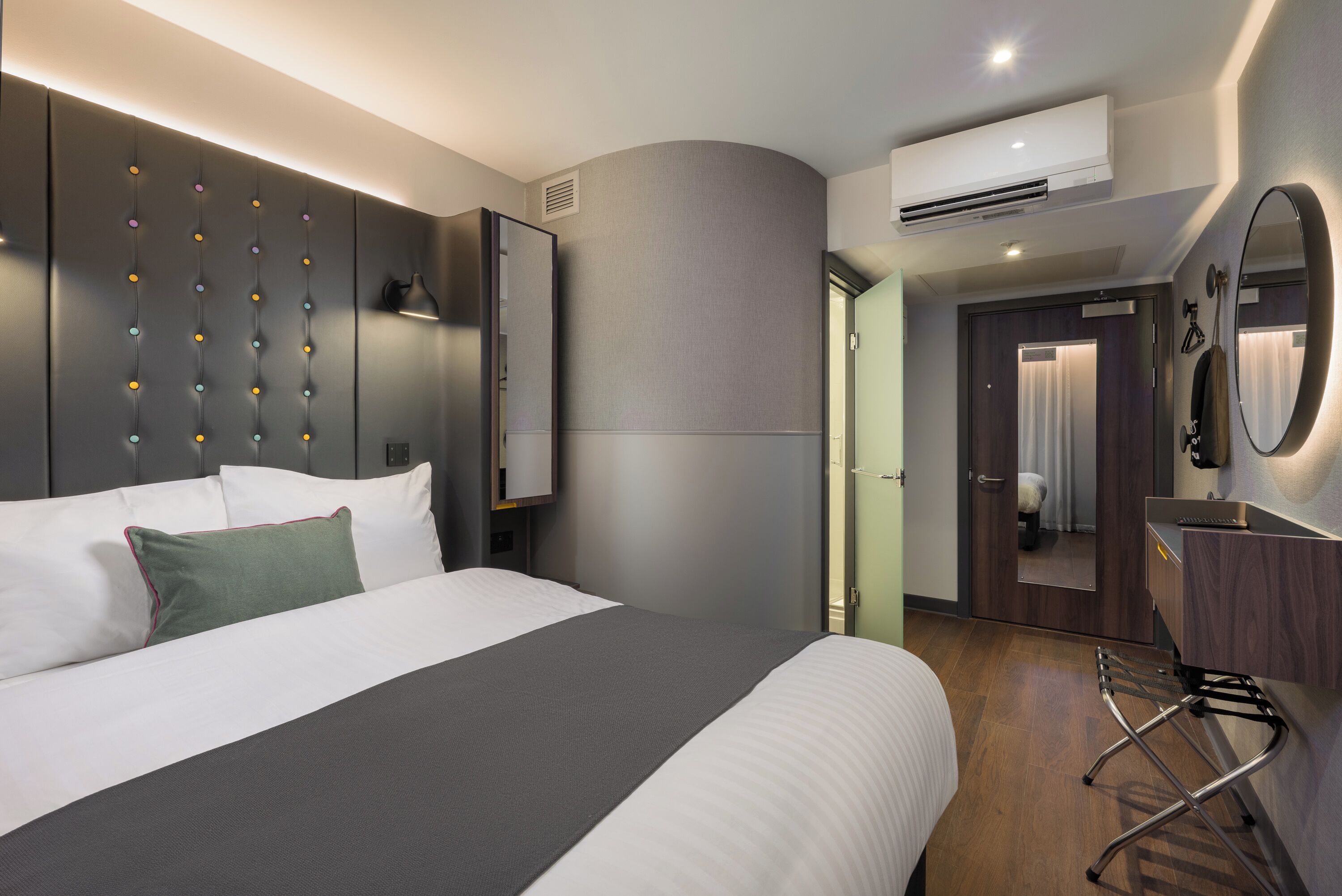 Cosy Double without Window | Pillowtop beds, desk, laptop workspace, bed sheets