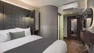 Cosy Double without Window | Pillowtop beds, desk, laptop workspace, bed sheets