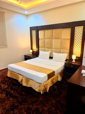 In-room safe, free WiFi - quiet rooms 10  (Riyadh)