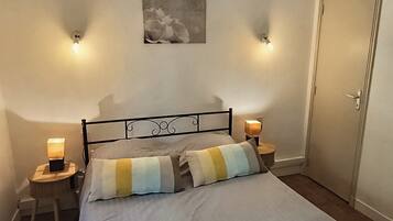 1 habitación, wifi y ropa de cama