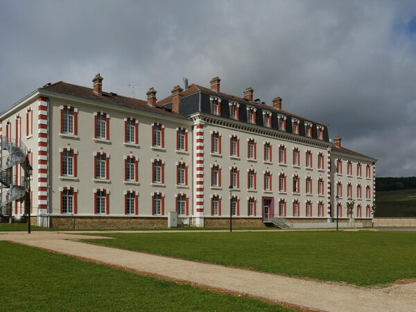 Heritage Stay For Four In Epernay - Épernay