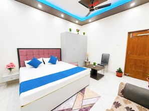 Hypo-allergenic bedding, desk, soundproofing, free WiFi - Hotel A Star In Varanasi (Varanasi)