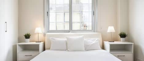 Apartment | Desk, iron/ironing board, free WiFi