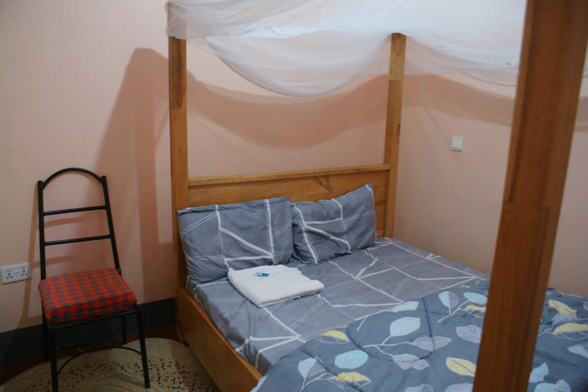 Double Room | Laptop workspace