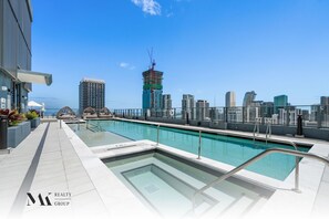 Outdoor pool - 501 First High Floor Cozy Studio (Miami)