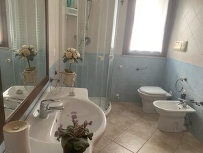Bathroom - Vrbo Property (Santa Teresa Gallura OT)