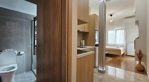 Shower, hair dryer - Modern Thissio Studio  β€Ά Near Acropolis β€Ά Quiet (Athina)