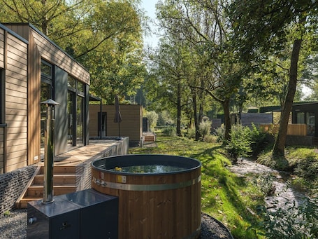 Terrace/patio. Resort Walsdorf - Mamer Lodge hottub