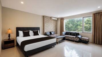 Family Suite | Desk, free WiFi, bed sheets