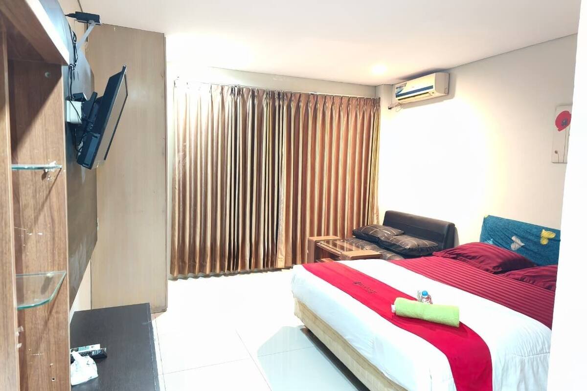Kamar Double Standar | Meja kerja, Wi-Fi gratis, dan seprai linen