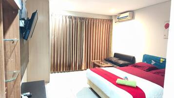 Standard Double Room | Desk, free WiFi, bed sheets