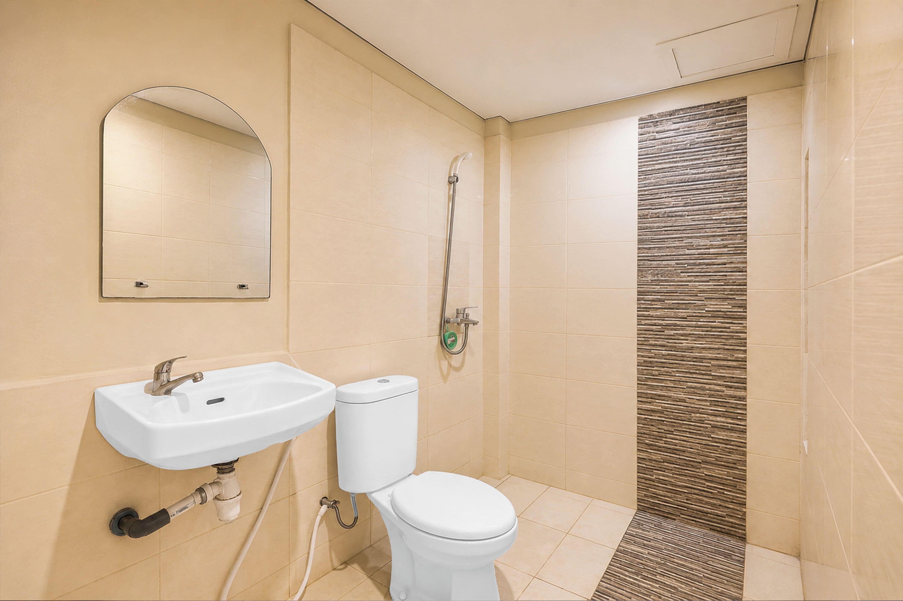 Shower, free toiletries, towels, soap