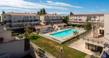 Coastal Stay for 4 With Air-conditioning