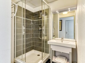 House | Bilik Mandi