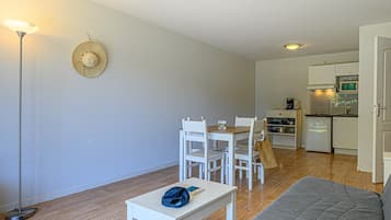 Apartment | Dining