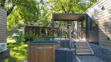 Bain à remous extérieur