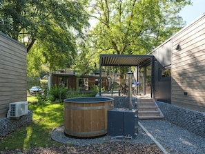 Baignoire à remous extérieure