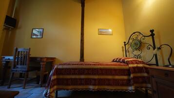 Deluxe Single Room, Courtyard View | Minibar, bed sheets